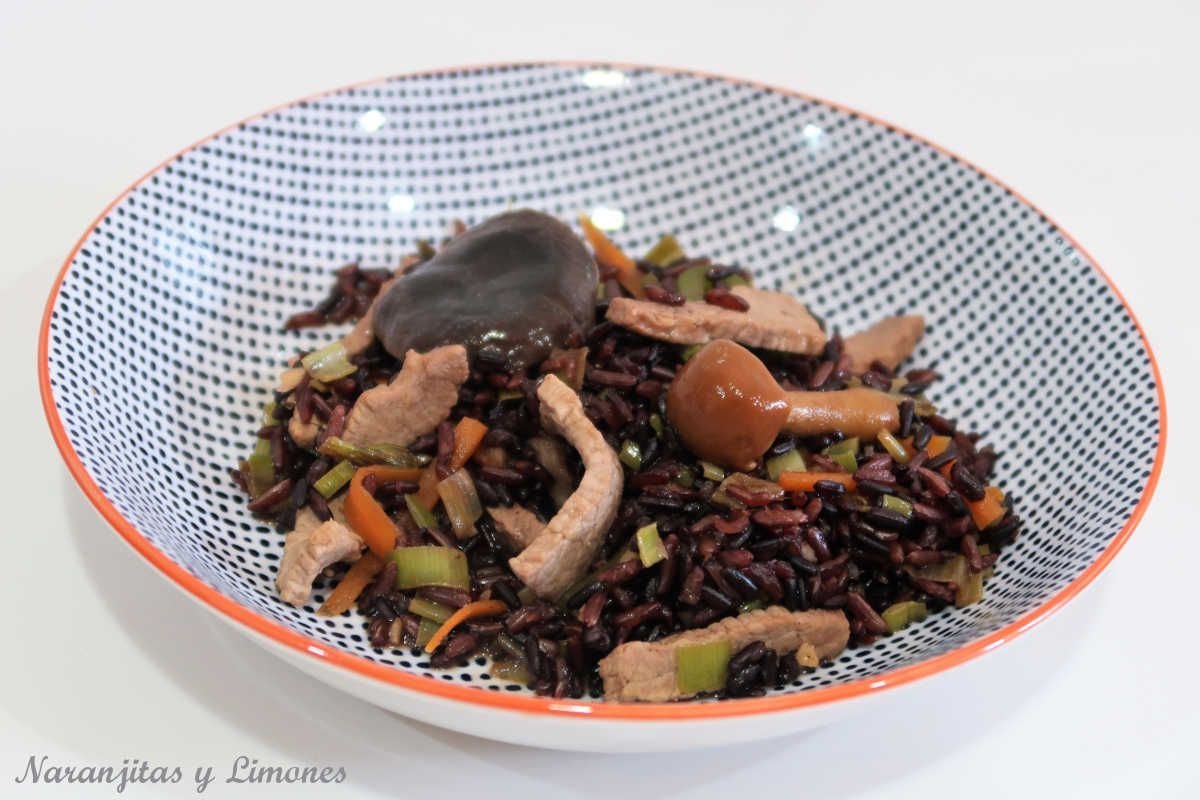 Arroz negro y rojo con ternera