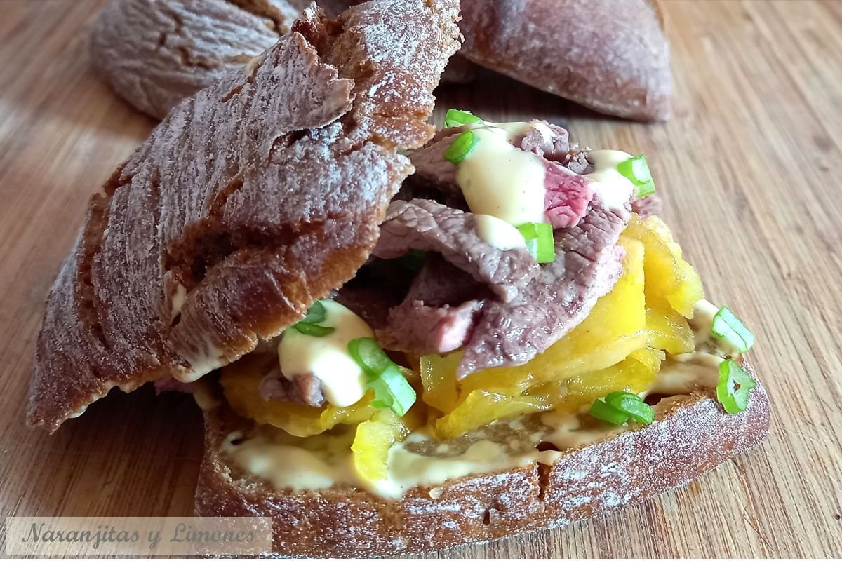 bocadillo-ternera-patatas-ajo-cabañil