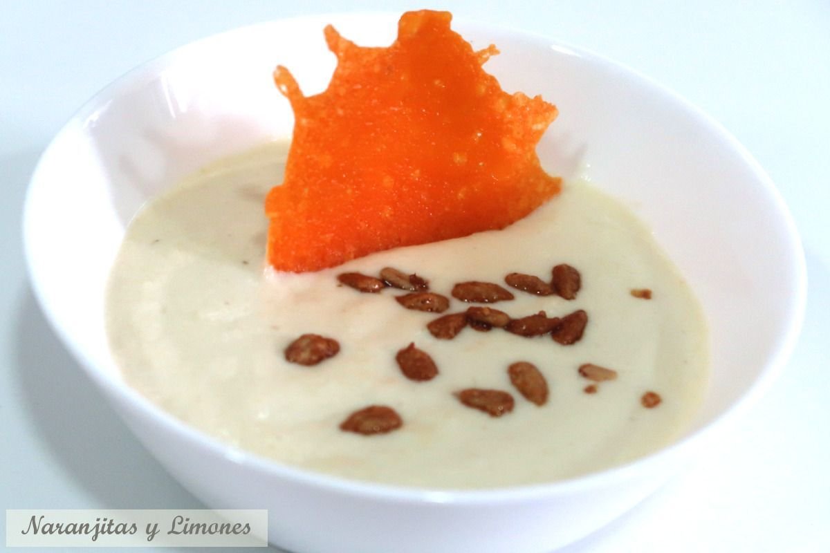 Vichyssoise de coco con crujiente de Mimolette - Naranjitas y Limones